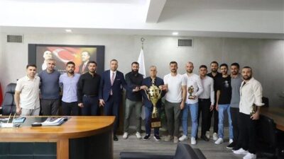 Altınözü Belediye Başkanı Rıfat Sarı, İlçe Başkanı Hakan Dönmez ve