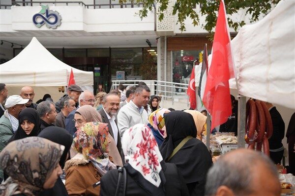 Çorlu Belediye Başkanı Ahmet Sarıkurt, beraberinde CHP Çorlu İlçe Başkanı Mert