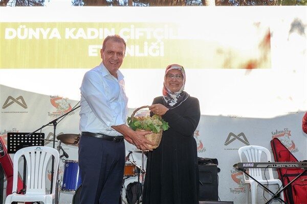 Mersin Büyükşehir Belediye Başkanı Seçer ile Mersinden Kadın Kooperatifi Yönetim