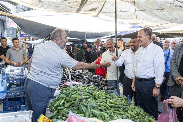 Başkan Seçer,  Demirtaş Mahallesi’nde yer alan pazar yerini ziyaret etti Pazar ziyaretinde Başkan Seçer’e; Toroslar Belediye Başkanı Abdurrahman Yıldız, Cumhuriyet