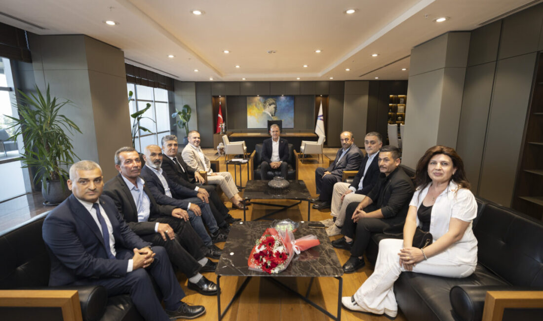 Ziyarette konuşan Başkan Seçer, muhtarların vatandaşlarla belediye başkanları arasında önemli