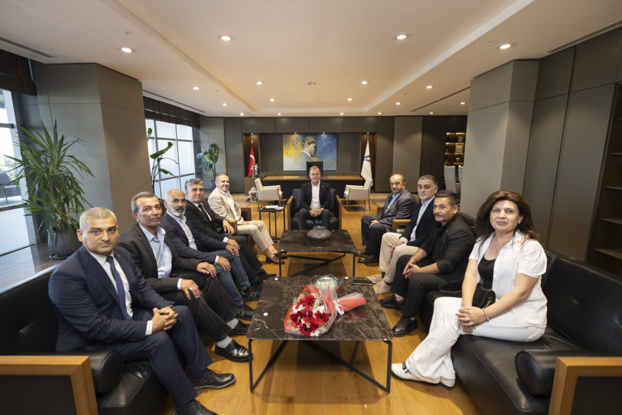 Ziyarette konuşan Başkan Seçer, muhtarların vatandaşlarla belediye başkanları arasında önemli