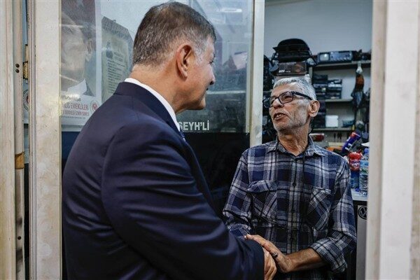 İzmir Büyükşehir Belediye Başkanı Tugay, Buca ve Gaziemir’in ortasında yer
