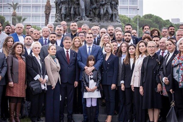 İzmir Büyükşehir Belediye Başkanı Tugay, CHP İzmir İl Başkanlığı’nın 39’uncu