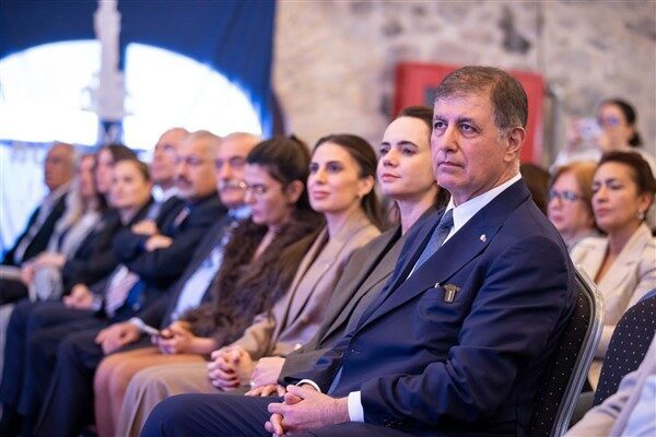 Başkan Tugay, İzmir Büyükşehir Belediyesi’nin çocuk politikası vizyonunu anlattı Panele Cumhuriyet Halk Partisi Genel Başkan Yardımcıları Aylin Nazlıaka ve