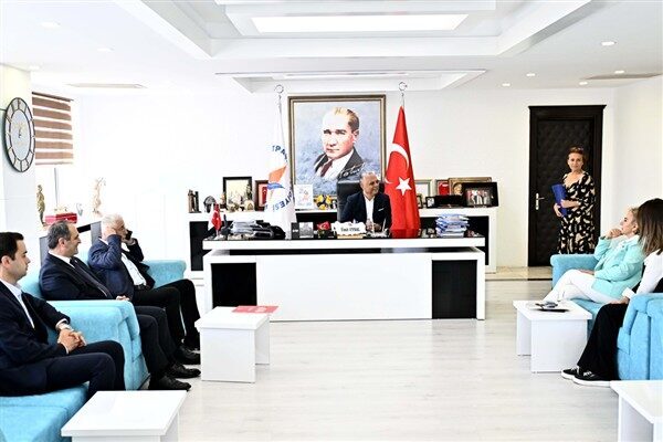 CHP Parti Meclisi Üyesi Ecevit Keleş ve İstanbul Milletvekili Nimet