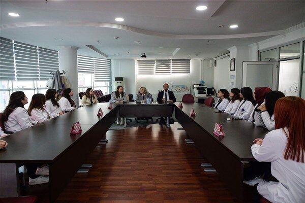 İlk olarak Atakent Sosyal Tesisleri’nde ETİSEM kurslarında görev yapan eğitmenlerle