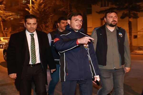 İnceleme programına Güneşli Mahallesi’nden başlayan Başkan Yazıcıoğlu, burada yapımı süren
