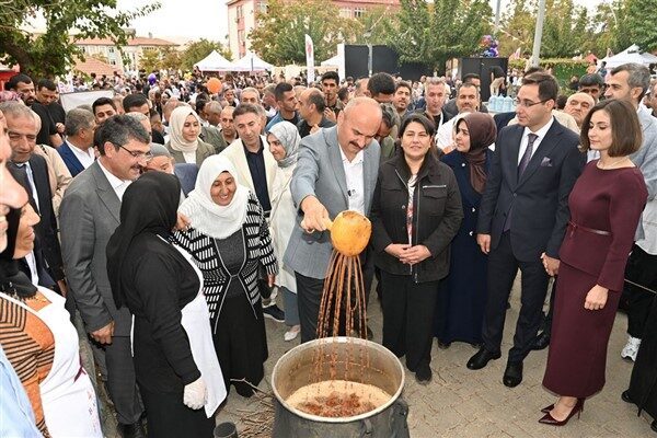 Batman Valiliği'nden yapılan açıklamaya göre, festivalin açılışına Batman Valisi Ekrem