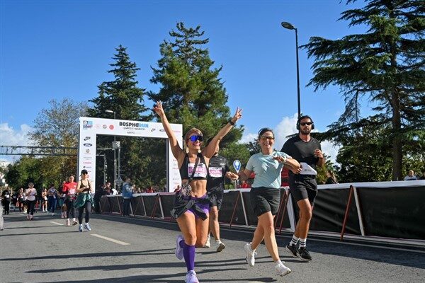 Beşiktaş Belediyesi’nin ev sahipliğinde gerçekleşen “Bosphorun Quarter Marathon”, Kuruçeşme Cemil