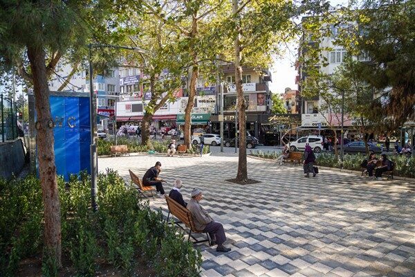 İzmir’in en kalabalık ilçesi Buca’da Hasanağa Bahçesi ve Fırat Yılmaz