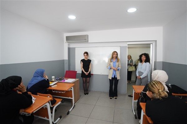 Beylikdüzü Belediyesi tarafından ilçedeki okuryazarlık oranını artırmak amacıyla başlatılan Okuma-Yazma