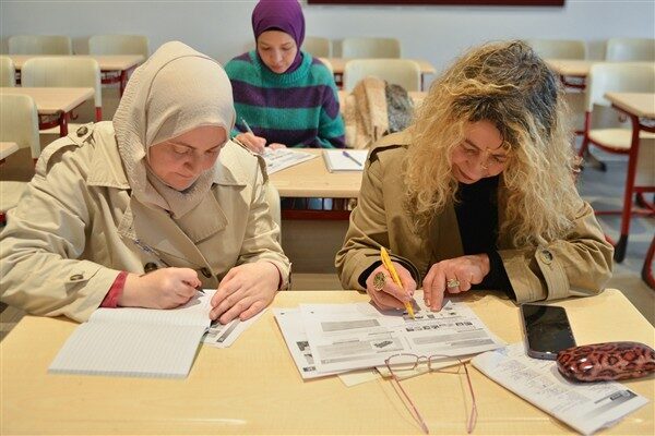 Beylikdüzü Belediyesi, ilçede yaşayan yabancı uyruklu bireylerin Türkçe dil becerilerini