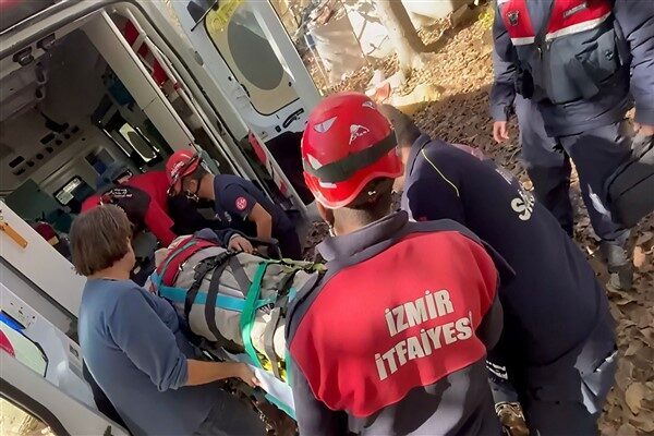 Bir vatandaş, 12 metrelik kuyudan itfaiyenin müdahalesiyle kurtarıldı İzmir’in Ödemiş ilçesinde dengesini kaybederek yaklaşık 12 metre derinliğindeki kuyuya