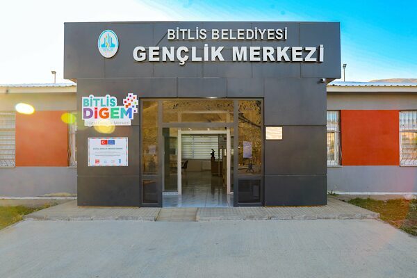 Bitlis Belediyesi Gençlik Merkezi'nde  “Bugünün Gençleri, Geleceğin Meslekleri” projesi kapsamında