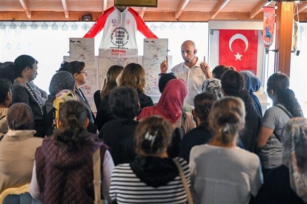 Cumhuriyet’in 102. yılı kutlamaları kapsamında Bornova Belediyesi, Belkahve Ata Anı