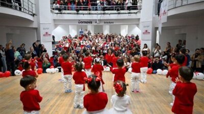 Bornova Belediyesi’nin ilçenin dört bir yanında hizmet veren Çocuk Oyun