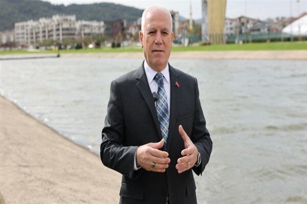 Bozbey:  3 gün boyunca su kesintilerini kaldırıyoruz Bursa Büyükşehir Belediye Başkanı Mustafa Bozbey su kesintilerinde duyarlılık gösteren