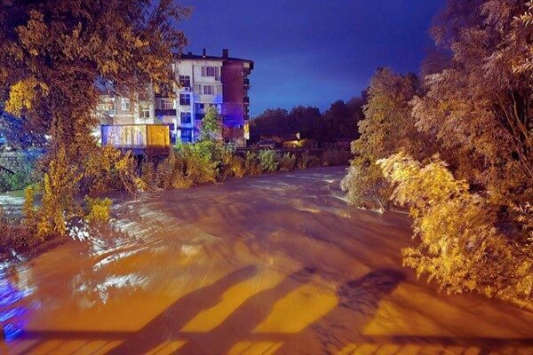 İtfaiye ve polis de dahil olmak üzere acil müdahale ekipleri,