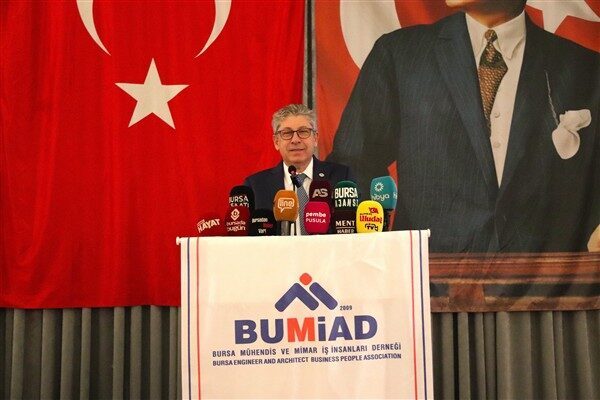 BUMİAD Yönetim Kurulu Başkanı Gümüş, yönetim kurulu üyeleri düzenlenen basın