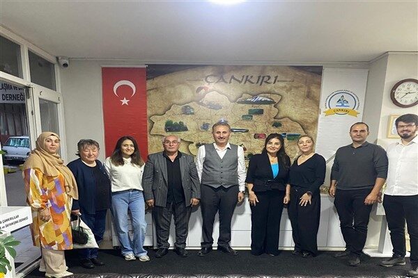 Bursa Çankırılılar Derneği Başkanı Habip Bozkurt ve yönetim kurulu üyeleri,