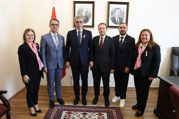 Ziyarette, Bursa’da yürütülen kanserle mücadele faaliyetleri ve farkındalık projeleri ele