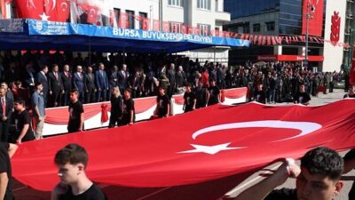 Bursa’da 29 Ekim Cumhuriyet Bayramı’nın 102. yılı törenlerle kutlandı. Atatürk