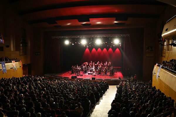 Bursa’da ‘Cumhuriyet Kadınları’ konseri düzenlendi Bursa'da  29 Ekim Cumhuriyet Bayramı etkinlikleri kapsamında ‘Cumhuriyet Kadınları Senfonik