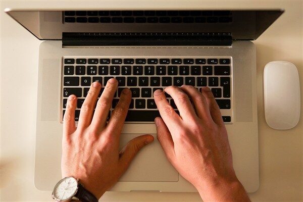 Dünyanın en büyük uygulama ve web sitelerinin çoğu aniden düzgün