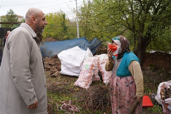 Orhangazi Belediye Başkanı Bekir Aydın, mahalle sakinleriyle bir araya gelerek