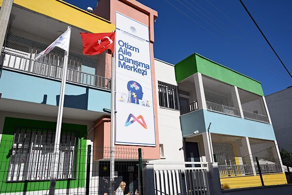 Mersin Büyükşehir Belediyesi bünyesindeki Otizm Aile Danışma Merkezi, açıldığı günden