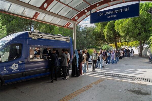 İzmir Büyükşehir Belediyesi hem kentte ikamet eden hem de başka