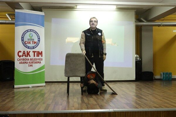 Geçtiğimiz yıl okullarda ve öğretmenlere yönelik Afet Farkındalık Eğitimi gerçekleştiren