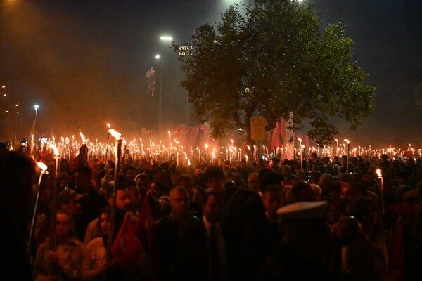 Cumhuriyet Bayramı kapsamında ilk olarak, Cumhuriyet Meydanı'nda Çelenk Sunma Töreni