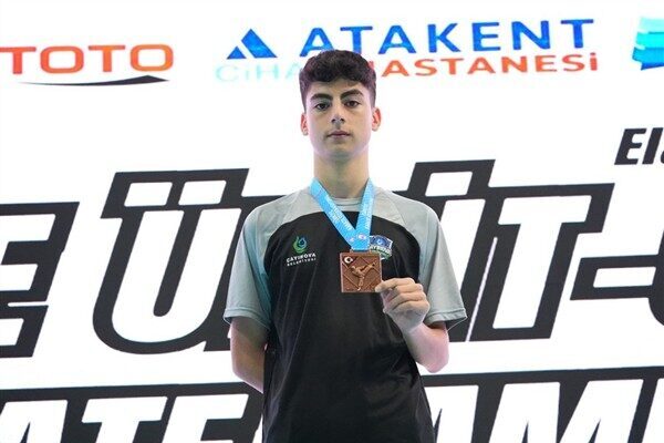 Çayırova Belediyesi Spor Kulübü karatecilerine milli takım daveti Çayırova Belediyesi, iki sporcusunu daha milli takıma gönderiyor. Elazığ’da 59