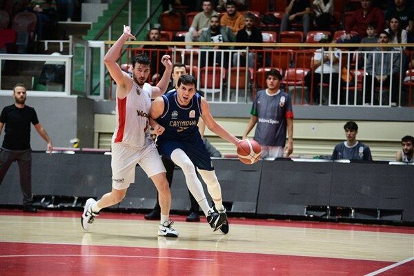 Çayırova Belediyesi, deplasmanda Yalovaspor Basketbol’a konuk oldu. 90. Yıl Spor