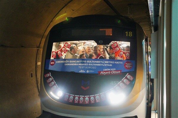 Anadolu yakasında üç ilçeden geçecek olan, 8 istasyonlu ve 10,9