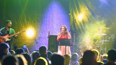 Giresun Belediyesi tarafından düzenlenen Cumhuriyet’in 102. yılı kutlamaları Atatürk Meydanı’nda