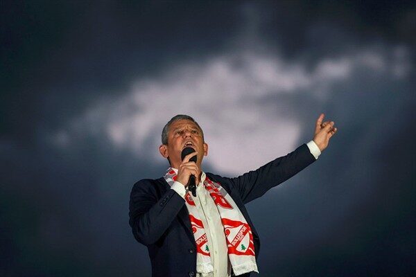 Cumhuriyet Halk Partisi (CHP) Genel Başkanı Özgür Özel, Tuzla Belediyesi'nin