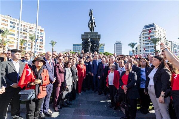 CHP İzmir İl Başkanlığı, Cumhuriyet Bayramı’nı kutladı Cumhuriyet Halk Partisi İzmir İl Başkanlığı, 29 Ekim Cumhuriyet Bayramı