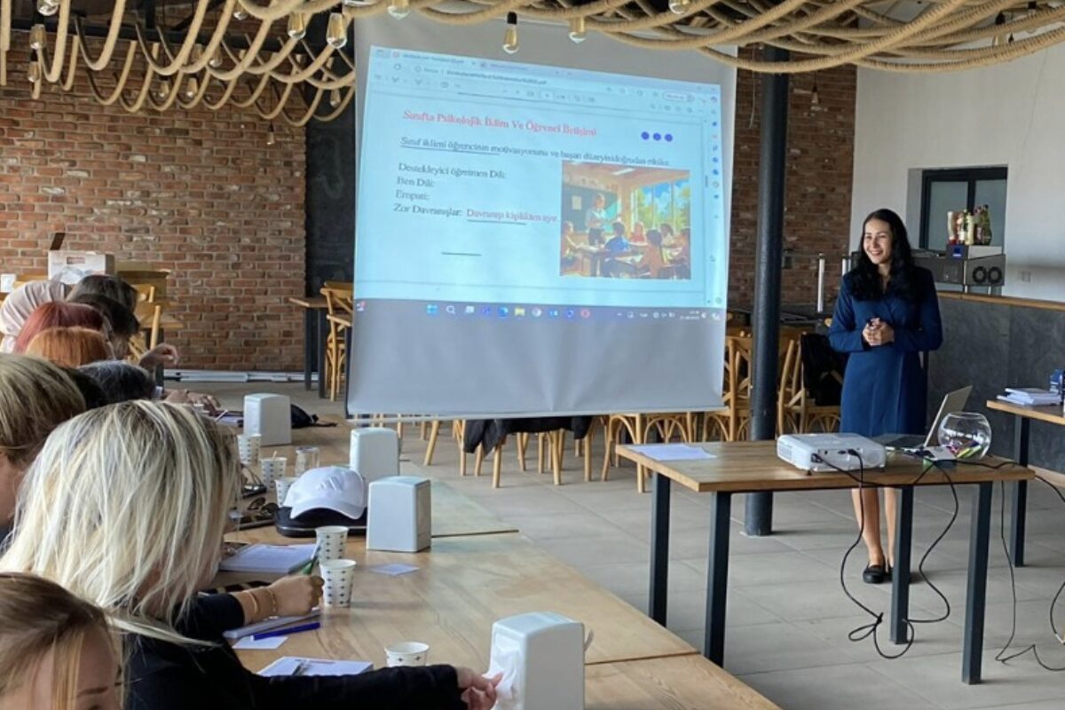 İzmit Belediyesi Çınar Akademi tarafından, YKS ve LGS öğretmenlerine yönelik