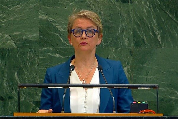 İngiltere Dışişleri Bakanı Yvette Cooper, Turks ve Caicos Adaları Başbakanı