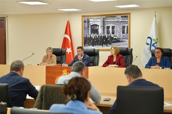 Çorlu Belediye Başkanı Ahmet Sarıkurt başkanlığında Çorlu Belediyesi Meclis Salonu’nda