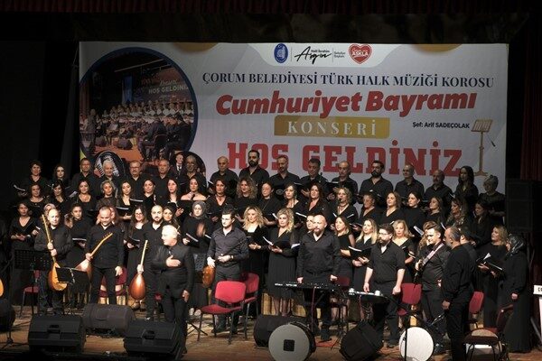 Devlet Tiyatro Salonu’nda düzenlenen Türk Halk Müziği konserine Çorum Belediye