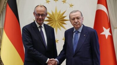 Cumhurbaşkanı Erdoğan, resmi karşılama töreninin ardından Almanya Şansölyesi Friedrich Merz'i