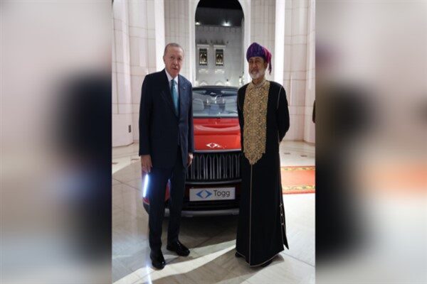 Cumhurbaşkanı Erdoğan resmi ziyaretler kapsamında Umman’ın başkenti Maskat’a ziyarette bulundu.