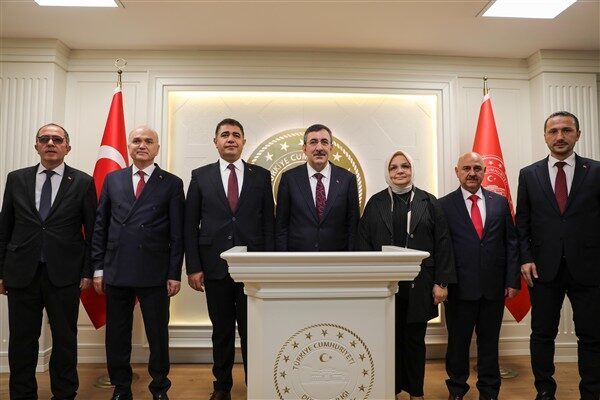 Cumhurbaşkanı Yardımcısı Yılmaz, Düzce ziyaretinde birçok kurum ve kuruluş temsilcilerinin