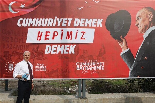 Proje kapsamında web siteyi ziyaret eden vatandaşlar, “Cumhuriyet demek…” cümlesini