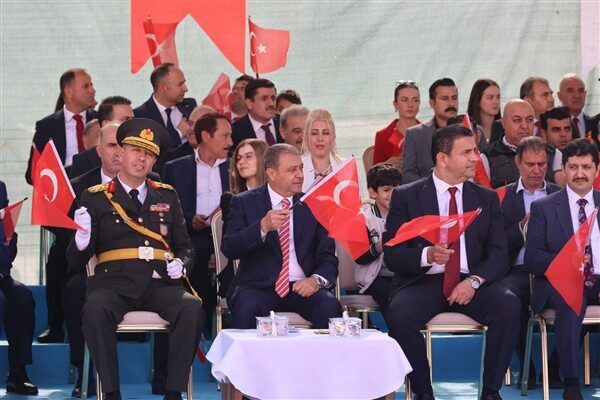 Cumhuriyetin 102. yılı Şanlıurfa’da coşkuyla kutlandı Cumhuriyetin ilanının 102. yılı, tüm yurtta olduğu gibi Şanlıurfa’da da