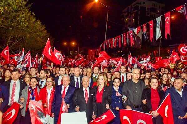 Cumhuriyet’in 102’nci yıl dönümü Bursa’da kutlandı Cumhuriyet’in 102. yıldönümü, Bursa’da düzenlenen programlarla kutlandı. Bursalılar Nilüfer’de her